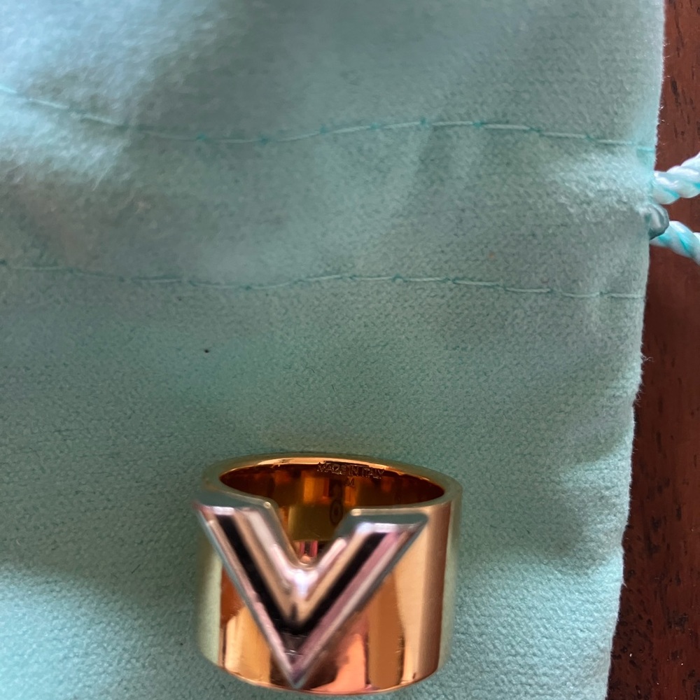Louis Vuitton Bague  Essential V Gold Tone Ring SIZE 7 - Picture 2 of 4
